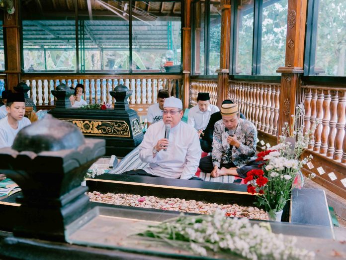 ziaroh1 - UNUGHA - Universitas Nahdlatul Ulama Al Ghazali
