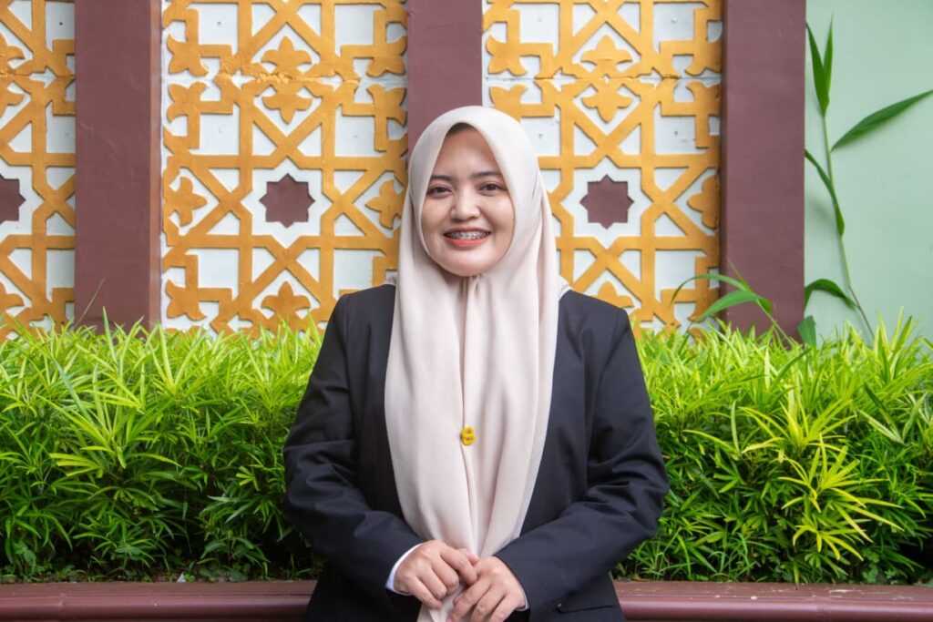Dekan Fakultas Ekonomi Dr. Mutia Pamikatsih, M.E.Sy.